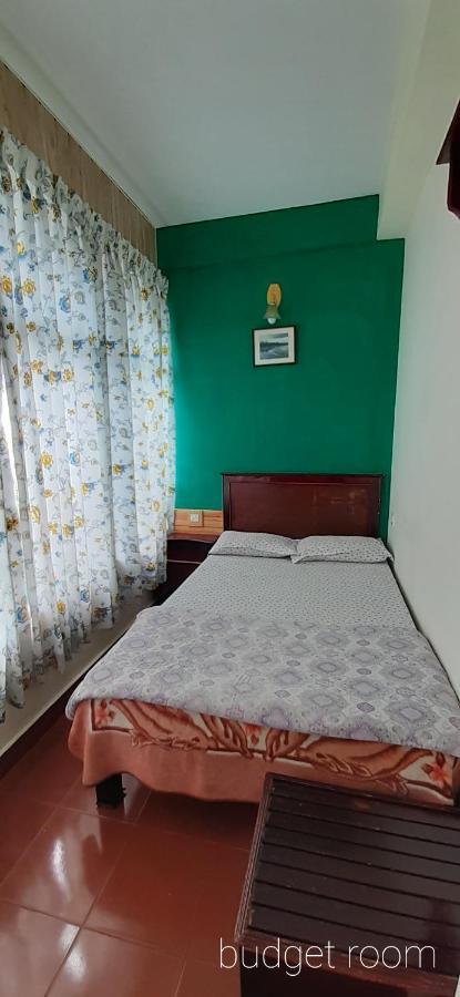 Greenview Holiday Inn Мунар Екстериор снимка
