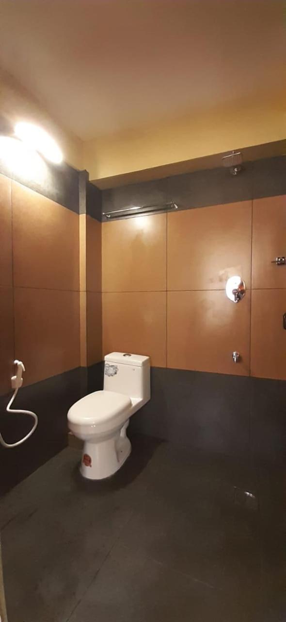 Greenview Holiday Inn Мунар Екстериор снимка