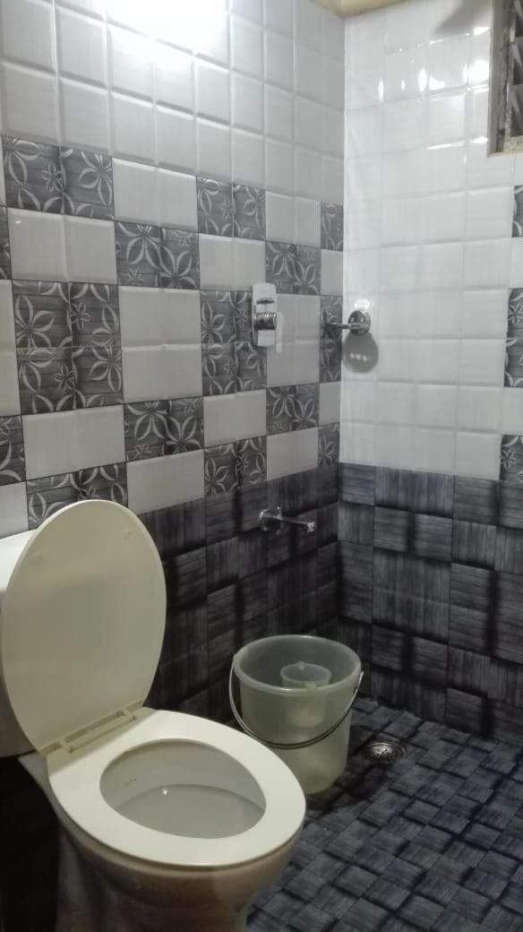 Greenview Holiday Inn Мунар Екстериор снимка
