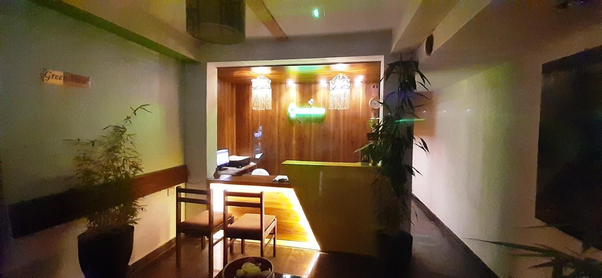 Greenview Holiday Inn Мунар Екстериор снимка