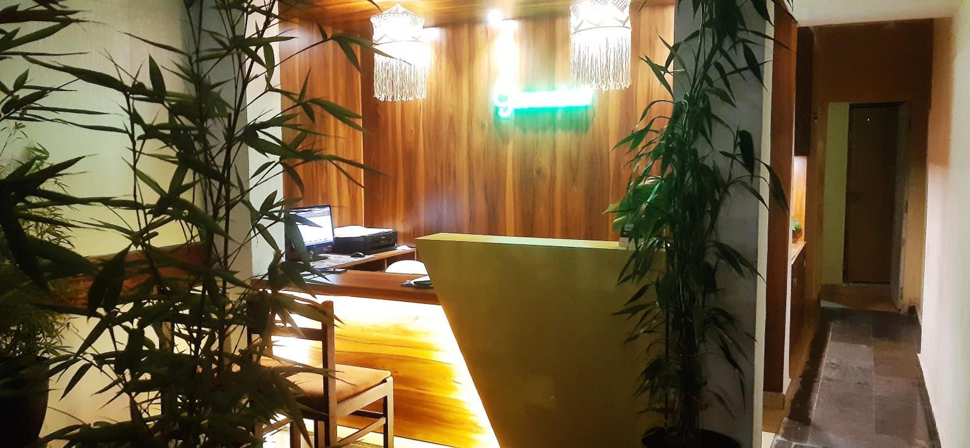 Greenview Holiday Inn Мунар Екстериор снимка