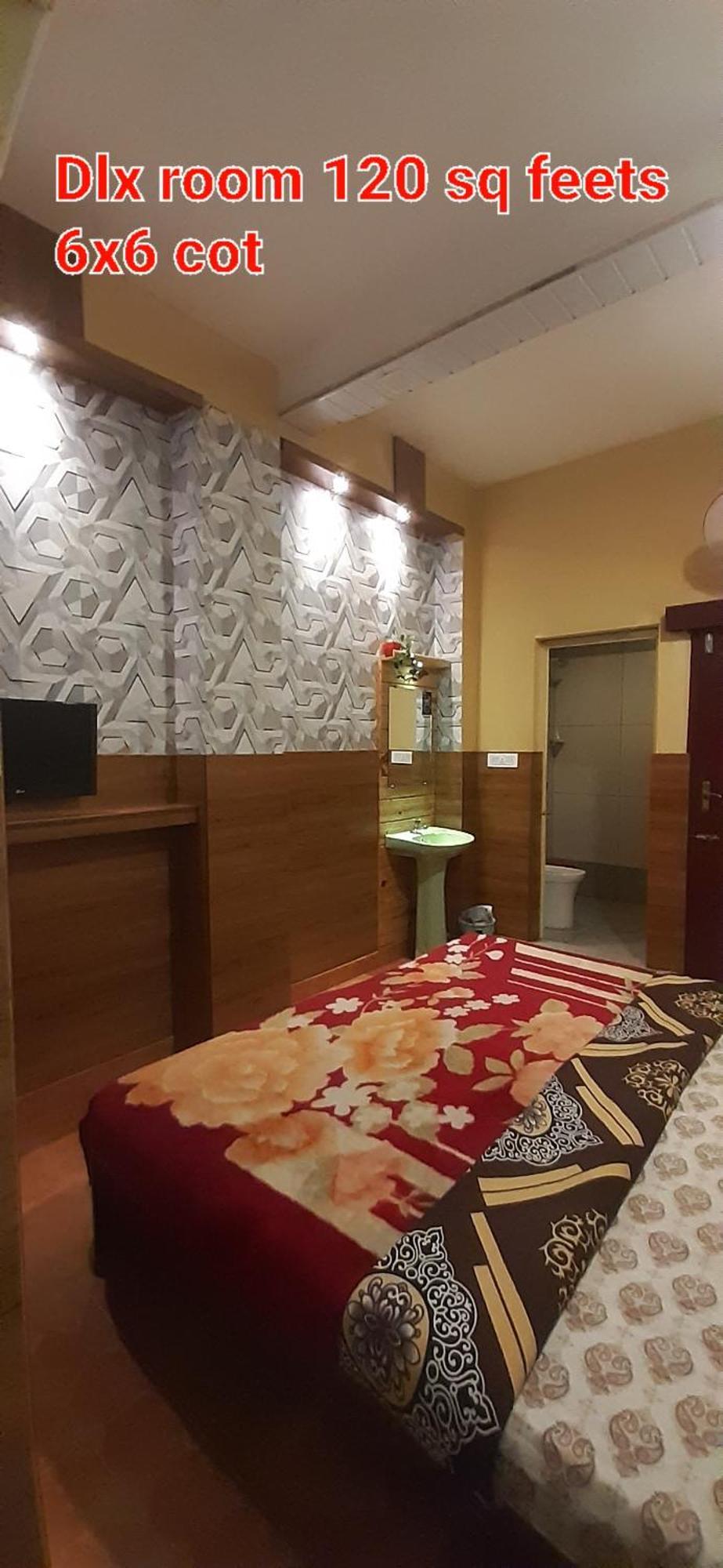 Greenview Holiday Inn Мунар Екстериор снимка