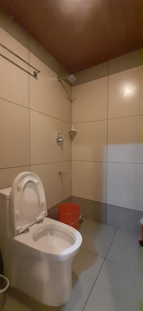 Greenview Holiday Inn Мунар Екстериор снимка