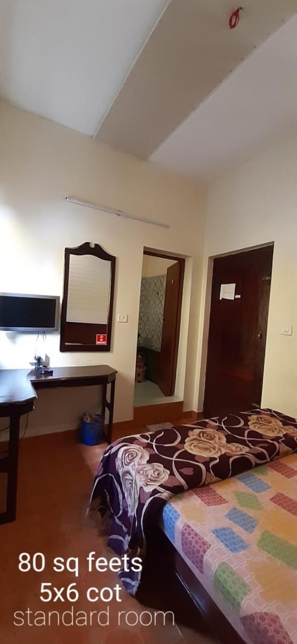Greenview Holiday Inn Мунар Екстериор снимка
