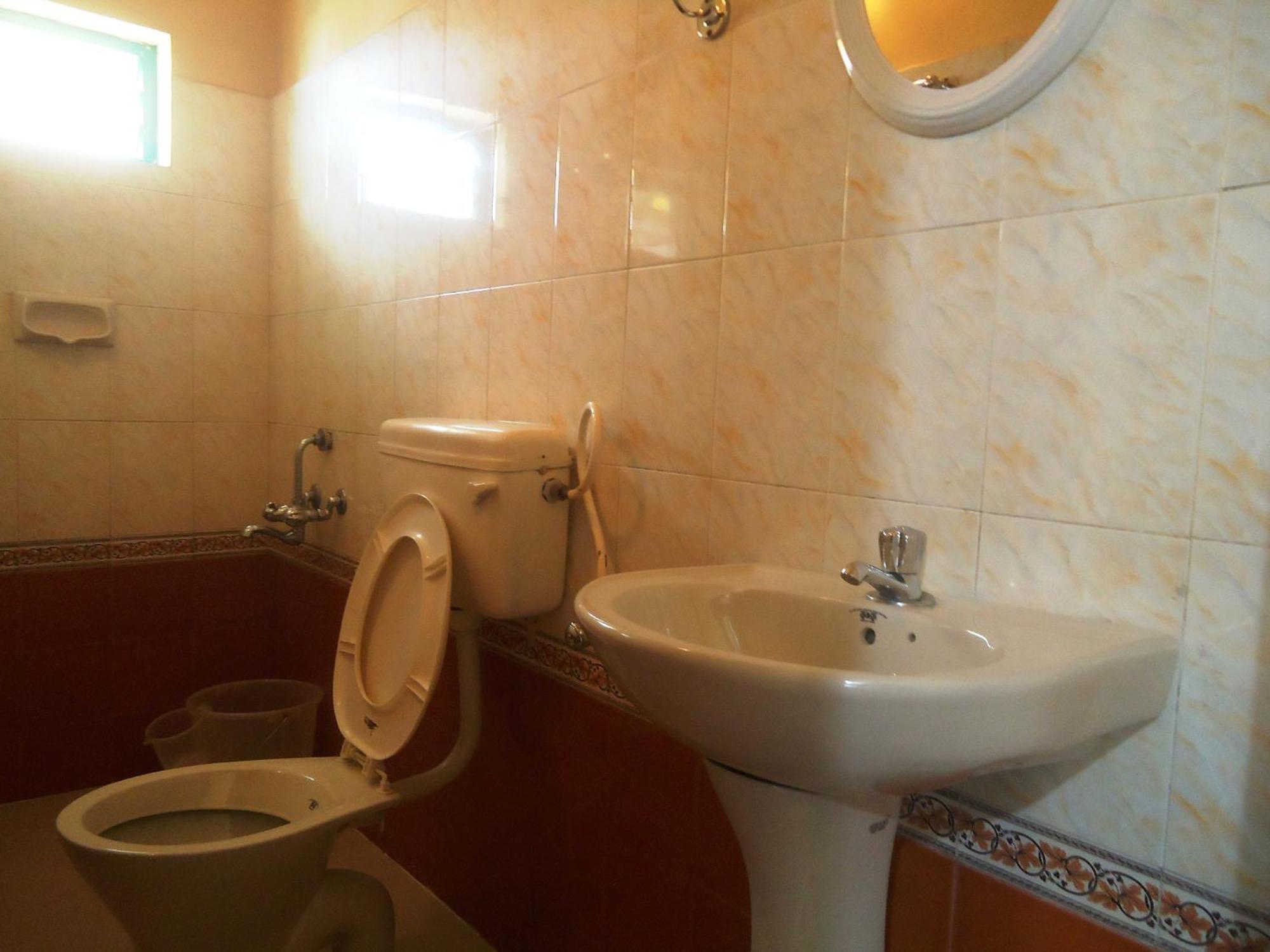 Greenview Holiday Inn Мунар Екстериор снимка