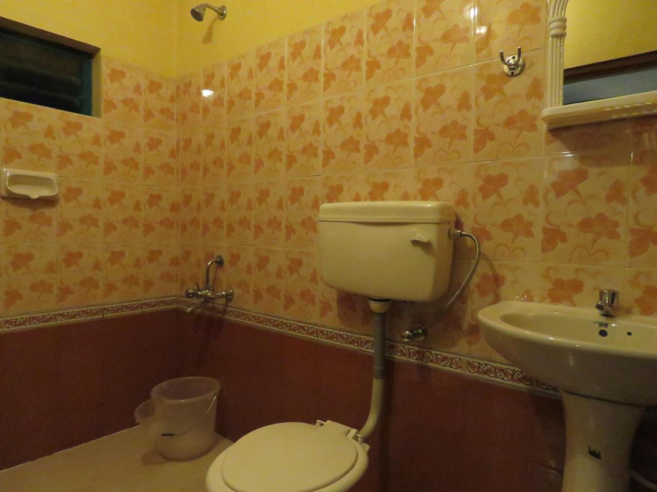 Greenview Holiday Inn Мунар Екстериор снимка