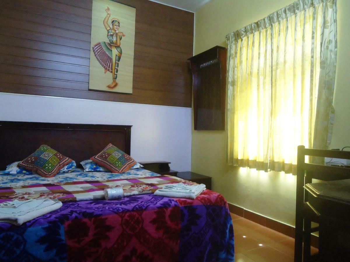 Greenview Holiday Inn Мунар Екстериор снимка