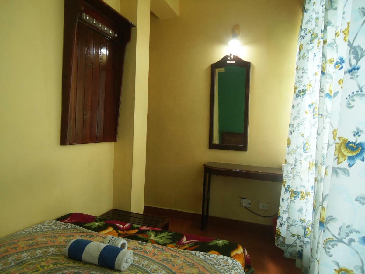 Greenview Holiday Inn Мунар Екстериор снимка